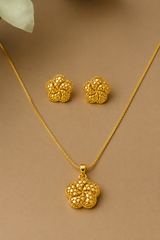 Elegant Floral Filigree Pendant Necklace Set with Matching Stud Earrings for Women