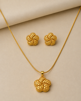 Elegant Floral Filigree Pendant Necklace Set with Matching Stud Earrings for Women