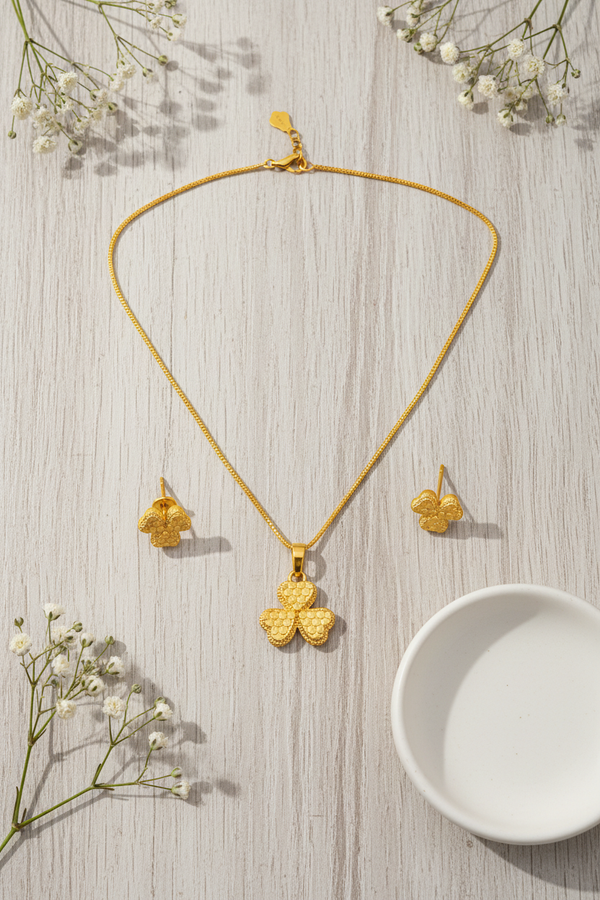 NXGOLD Clover Pendant Necklace Set for Women