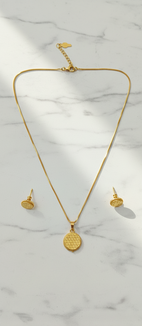 Gold Honeycomb Pendant Necklace Set