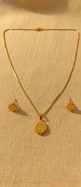 Gold Honeycomb Pendant Necklace Set
