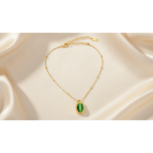 Luxe Green Stone Gold Pendant Necklace for Women